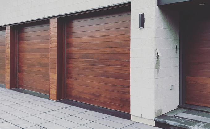 portes de garage en bois sur mesure